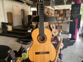 Zwei Meistergitarren von Andreas Krüger